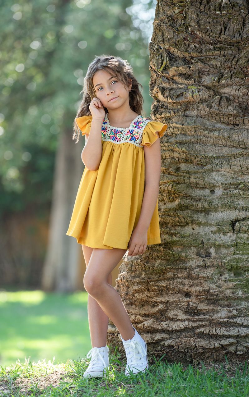 Vestido infantil mostaza bordado Nekenia