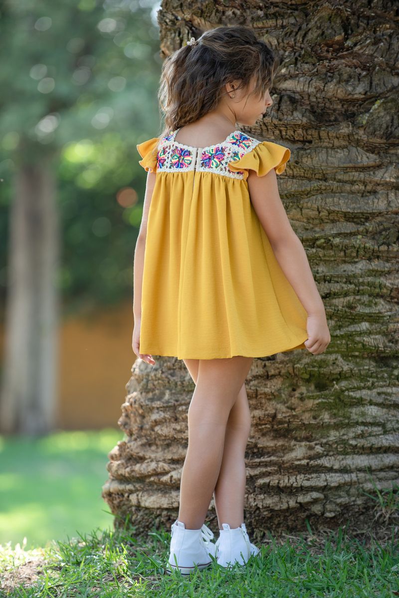 Vestido infantil mostaza bordado Nekenia - Imagen 2