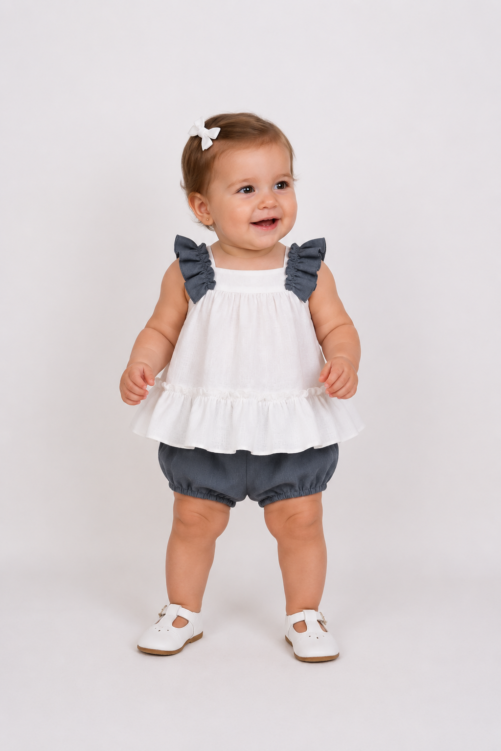 Conjunto Infantil de Blusa con Volantes y Ranita Azul Oscuro para Niña – BBZ Creaciones - Imagen 2